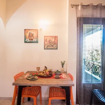 Marigianna's Luxury Loft - By Escapes Apartment